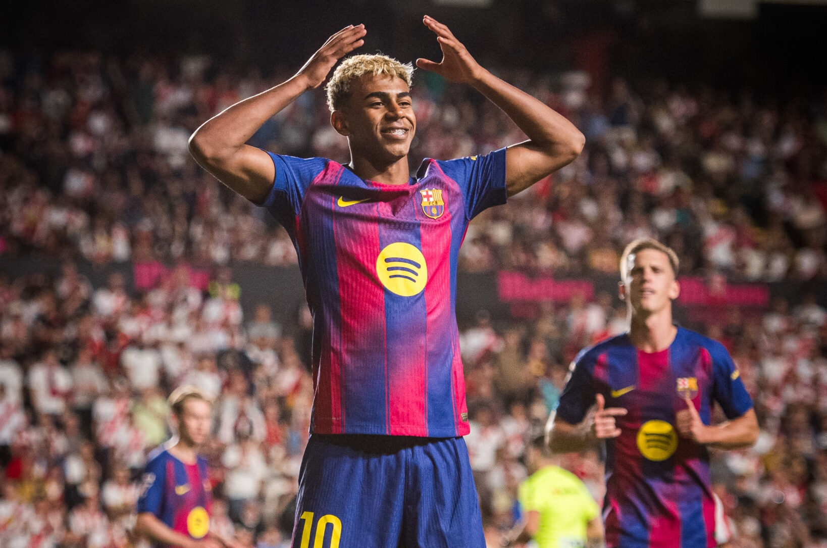Lamine Yamal celebrando