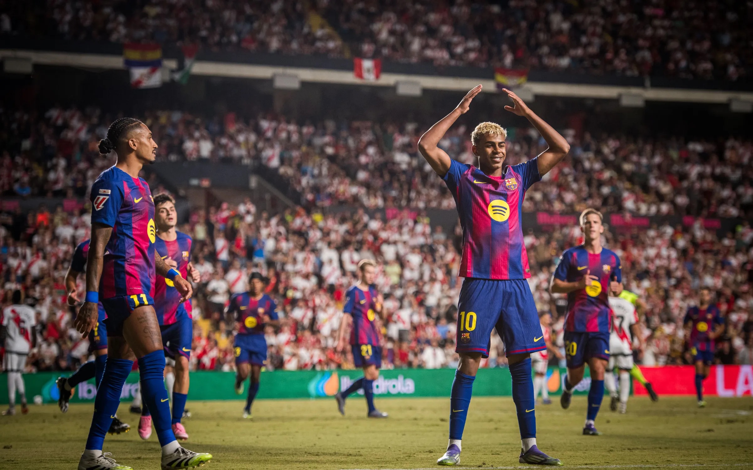 Lamine Yamal ante el Rayo Vallecano.
